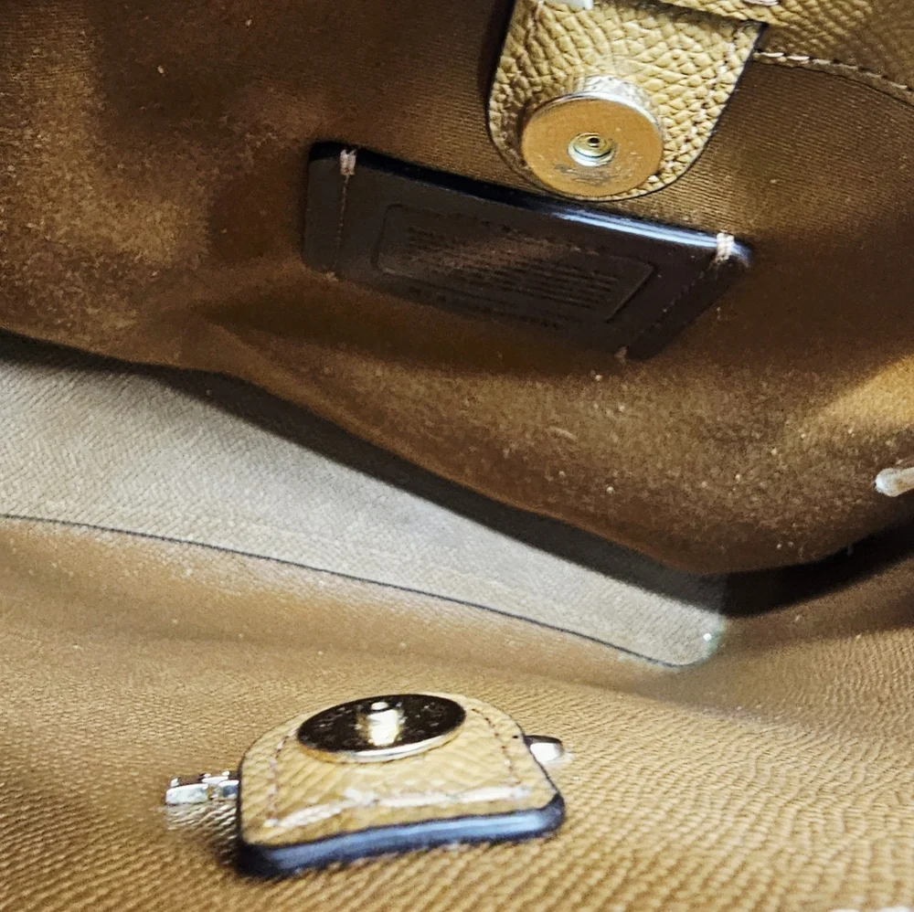 Coach Small Town Bucket Bag In Signature Canvas Dreamy Veggie Print Retails $385 - Picture 9 of 16